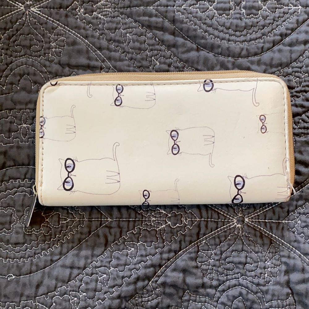 Cat with glasses wallet
